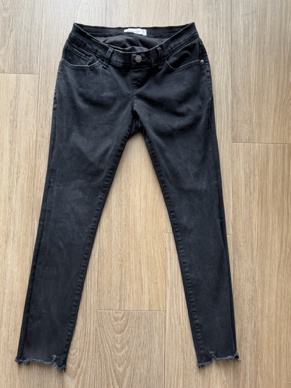 Abercrombie & Fitch Black Skinny Jeans with Raw Hem Size 6